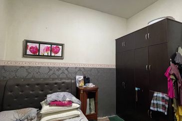 SINGLE STOREY INTERMEDIATE, JALAN TANJUNG PAHANG, TAMAN KEBUN DAHLIA , KLANG 