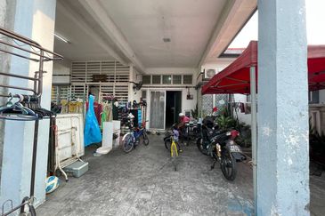 SINGLE STOREY INTERMEDIATE, JALAN TANJUNG PAHANG, TAMAN KEBUN DAHLIA , KLANG 