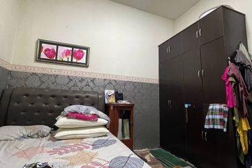 SINGLE STOREY INTERMEDIATE, JALAN TANJUNG PAHANG, TAMAN KEBUN DAHLIA , KLANG 