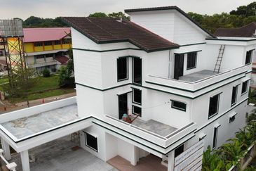 Newly Completed 3 Storey Bungalow with Fish Pond Jalan Anggerik Kota Kemuning Selangor