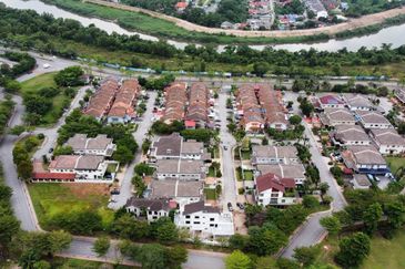 Newly Completed 3 Storey Bungalow with Fish Pond Jalan Anggerik Kota Kemuning Selangor