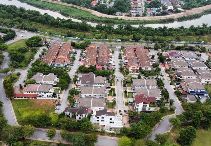 Newly Completed 3 Storey Bungalow with Fish Pond Jalan Anggerik Kota Kemuning Selangor