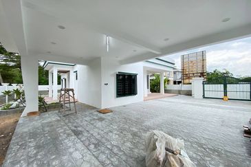 Newly Completed 3 Storey Bungalow with Fish Pond Jalan Anggerik Kota Kemuning Selangor