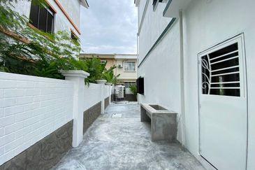 Newly Completed 3 Storey Bungalow with Fish Pond Jalan Anggerik Kota Kemuning Selangor