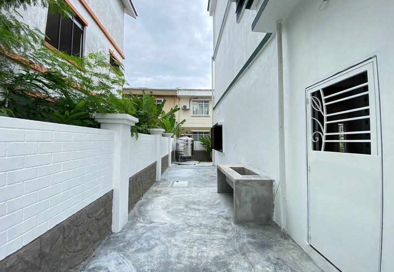 Newly Completed 3 Storey Bungalow with Fish Pond Jalan Anggerik Kota Kemuning Selangor