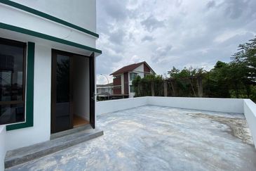 Newly Completed 3 Storey Bungalow with Fish Pond Jalan Anggerik Kota Kemuning Selangor