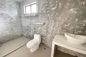 Newly Completed 3 Storey Bungalow with Fish Pond Jalan Anggerik Kota Kemuning Selangor