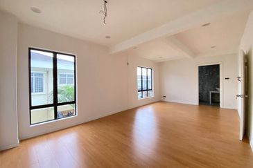 Newly Completed 3 Storey Bungalow with Fish Pond Jalan Anggerik Kota Kemuning Selangor