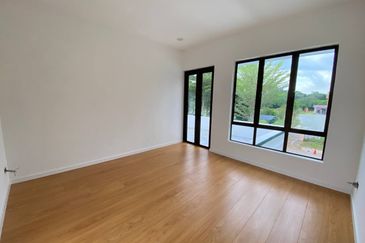 Newly Completed 3 Storey Bungalow with Fish Pond Jalan Anggerik Kota Kemuning Selangor