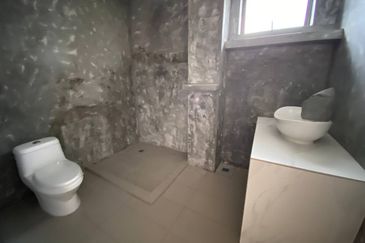 Newly Completed 3 Storey Bungalow with Fish Pond Jalan Anggerik Kota Kemuning Selangor