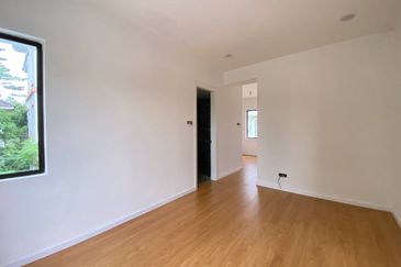 Newly Completed 3 Storey Bungalow with Fish Pond Jalan Anggerik Kota Kemuning Selangor