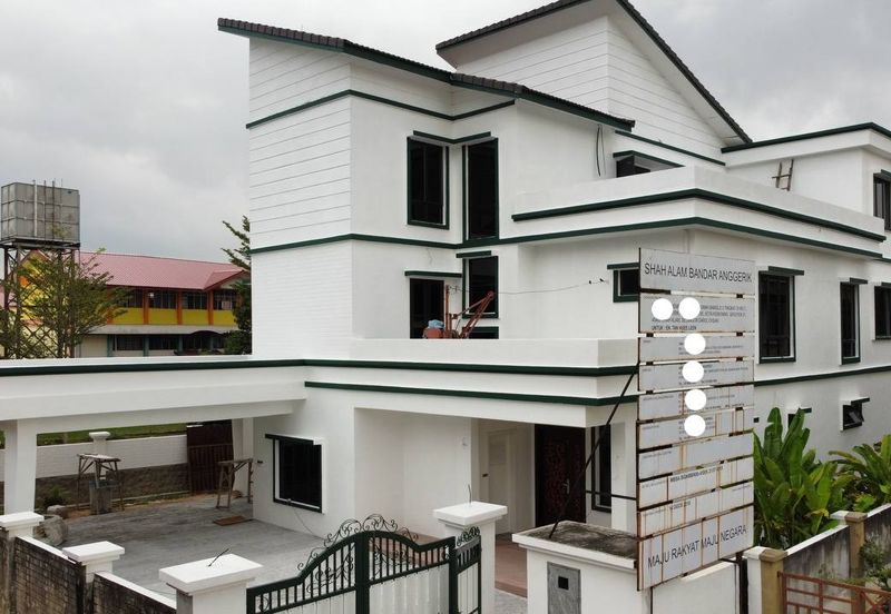 Newly Completed 3 Storey Bungalow with Fish Pond Jalan Anggerik Kota Kemuning Selangor