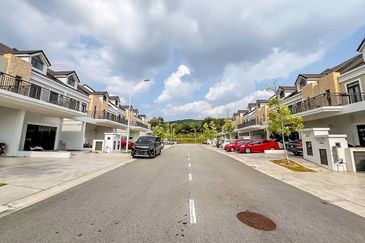 Monet Springtime @ Sunsuria City