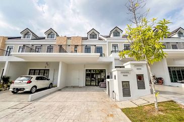 Monet Springtime @ Sunsuria City