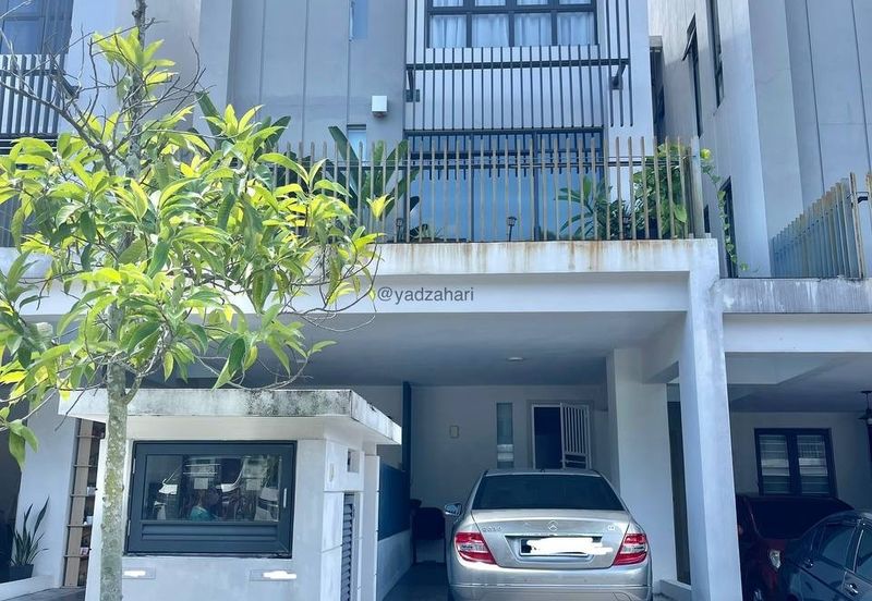 Crescent Park Townvilla