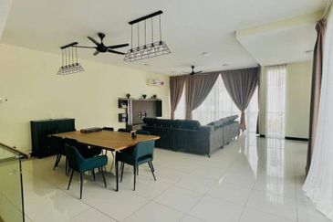 Symphony Hills Schumann