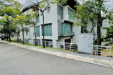 Symphony Hills Schumann