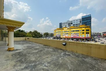 Taipan Business Centre, USJ 10