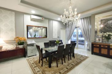 Fully Renovated 3 Storey Semi D ,1080 Residence Puncak Saujana Kajang