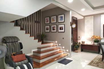 Fully Renovated 3 Storey Semi D ,1080 Residence Puncak Saujana Kajang