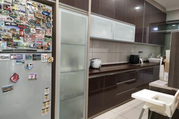 Fully Renovated 3 Storey Semi D ,1080 Residence Puncak Saujana Kajang