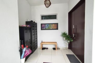 Fully Renovated 3 Storey Semi D ,1080 Residence Puncak Saujana Kajang