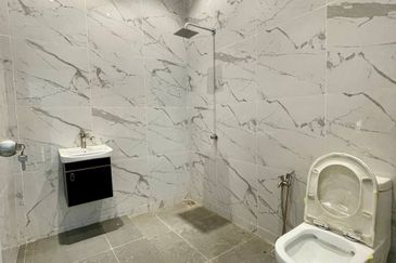 Luxorious 3 storey Bungalow House at Putrahill Bangi