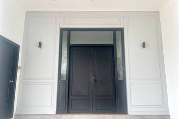 Luxorious 3 storey Bungalow House at Putrahill Bangi