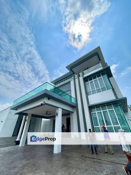 Luxorious 3 storey Bungalow House at Putrahill Bangi, Selangor, Bangi