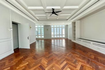 Luxorious 3 storey Bungalow House at Putrahill Bangi