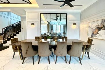 Luxorious 3 storey Bungalow House at Putrahill Bangi