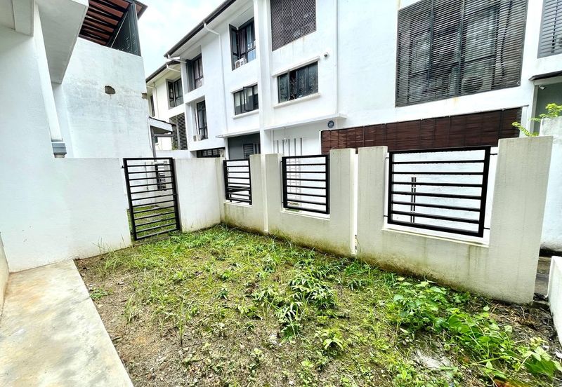 3 Storey Superlink Terrace at Denai Alam, Shah Alam
