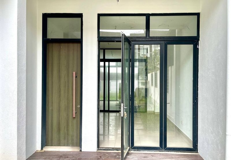 3 Storey Superlink Terrace at Denai Alam, Shah Alam