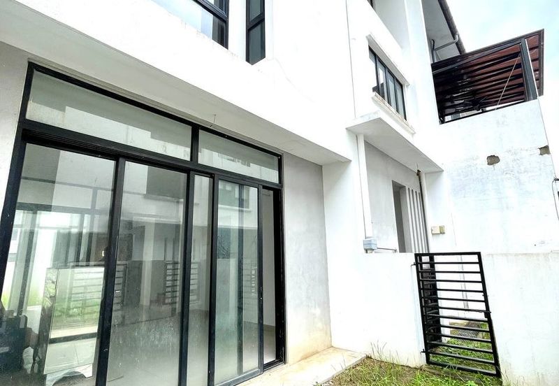 3 Storey Superlink Terrace at Denai Alam, Shah Alam
