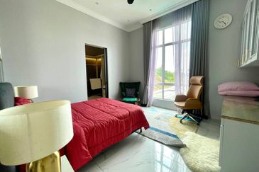 LUXORIOUS 3 STOREY BUNGALOW HOUSE, PUTRA HILL, BANGI