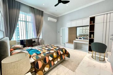 LUXORIOUS 3 STOREY BUNGALOW HOUSE, PUTRA HILL, BANGI