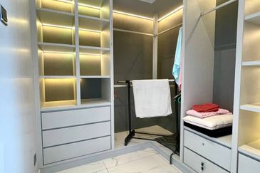 LUXORIOUS 3 STOREY BUNGALOW HOUSE, PUTRA HILL, BANGI