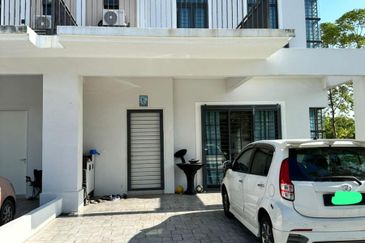 Monet Lily @ Sunsuria City