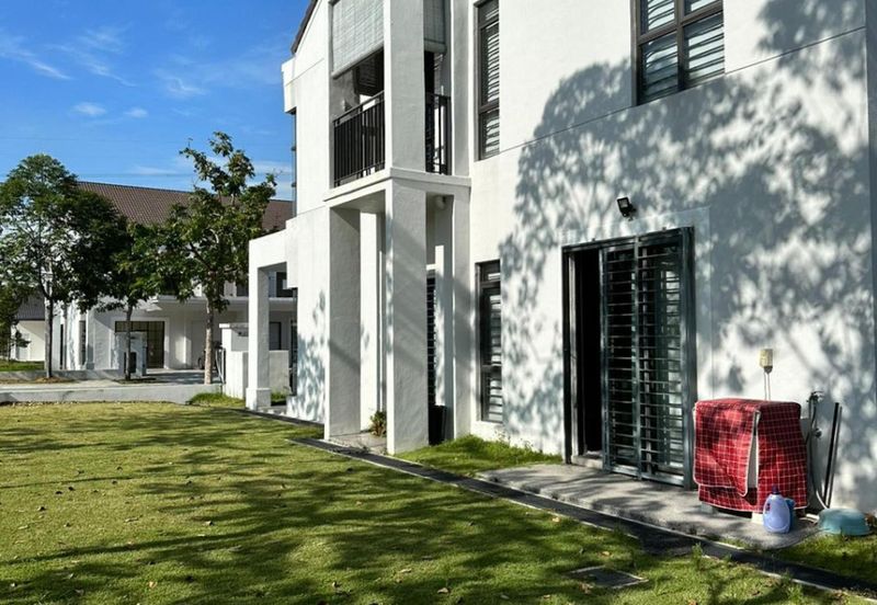 Monet Lily @ Sunsuria City