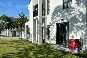 Monet Lily @ Sunsuria City