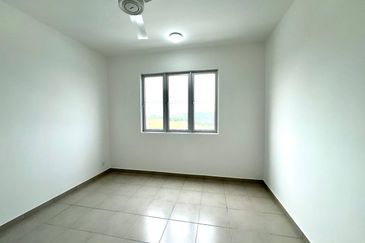 New unit 2 Bedroom never occupied at Tangerines Suites , Sunsuria City