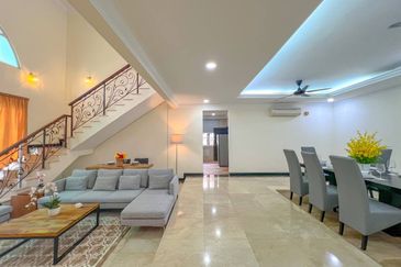 Kiara Peak (Puncak Kiara)