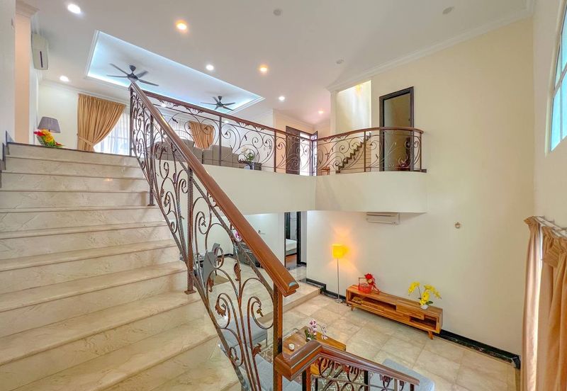 Kiara Peak (Puncak Kiara)