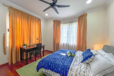 Kiara Peak (Puncak Kiara)