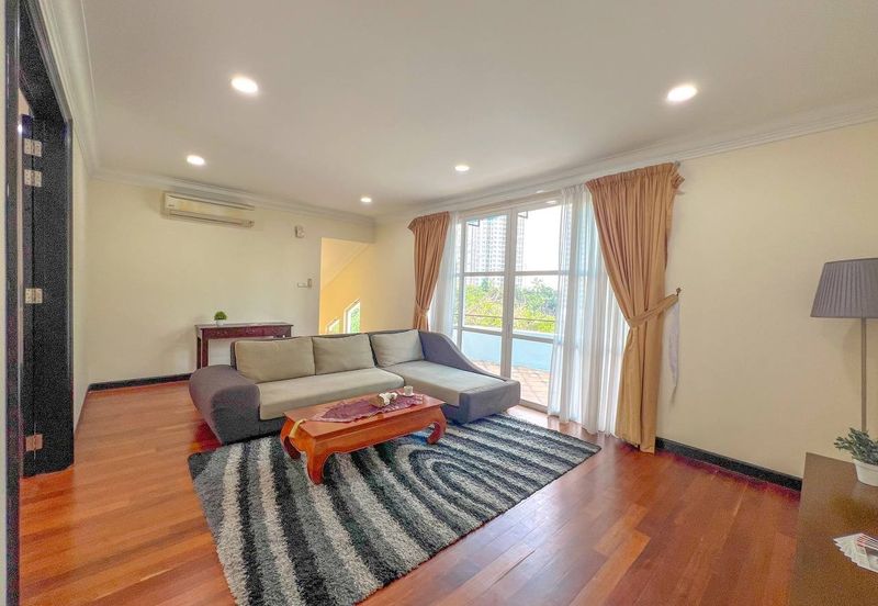 Kiara Peak (Puncak Kiara)