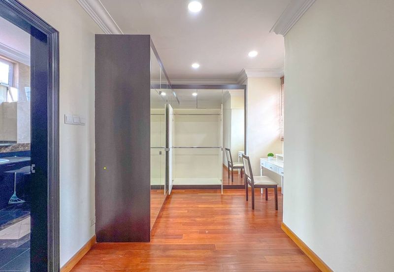 Kiara Peak (Puncak Kiara)