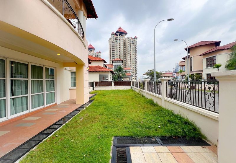 Kiara Peak (Puncak Kiara)