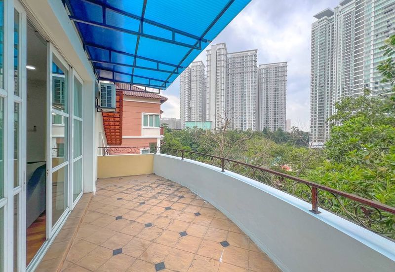 Kiara Peak (Puncak Kiara)