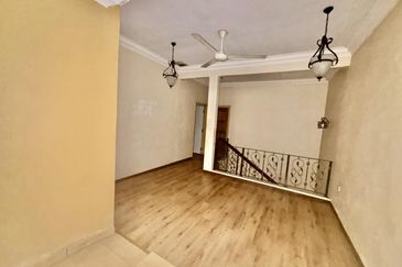 Jalan Suasana, Bandar Tun Hussein Onn