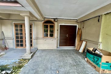 Jalan Suasana, Bandar Tun Hussein Onn